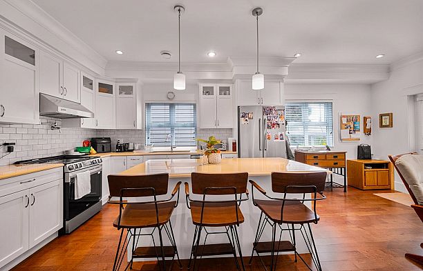 3288 W 32nd Avenue MacKenzie Heights