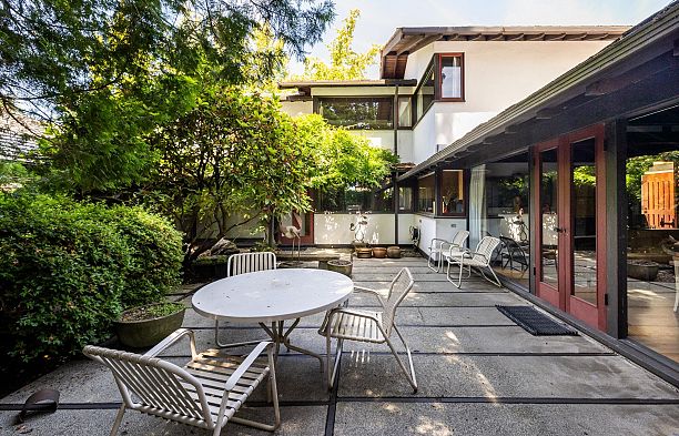 6821 Laurel Street South Cambie