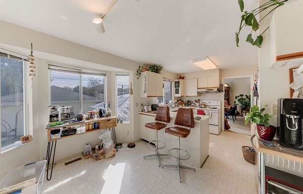 5592 Elizabeth Street Cambie