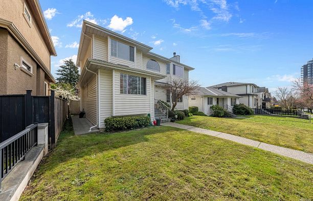 5592 Elizabeth Street Cambie