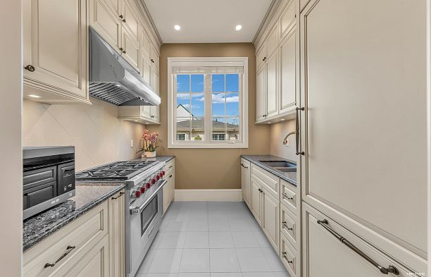 6963 Fremlin Street South Cambie