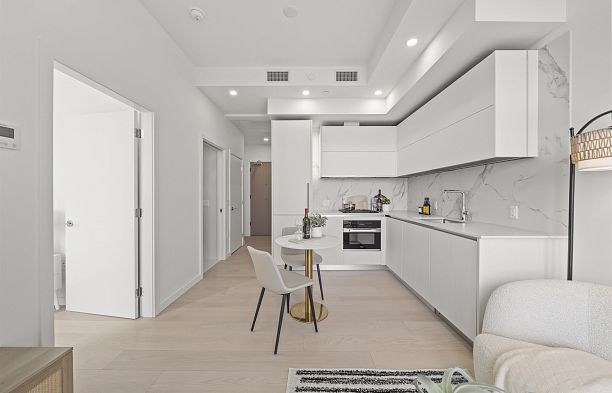 904 8415 Granville Street S.W. Marine