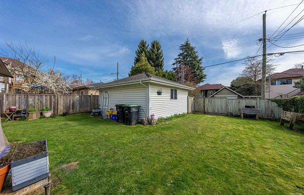 5592 Elizabeth Street Cambie