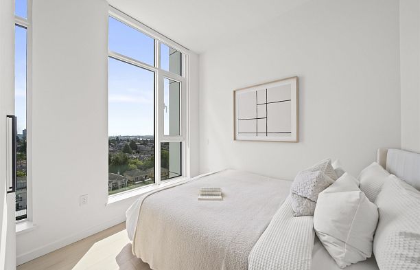 904 8415 Granville Street S.W. Marine