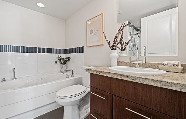 1648 W 7th Avenue Fairview VW