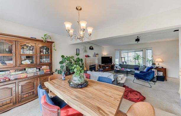 5592 Elizabeth Street Cambie