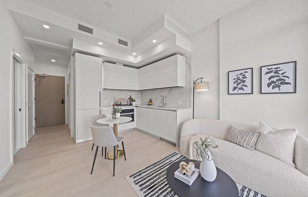 904 8415 Granville Street S.W. Marine