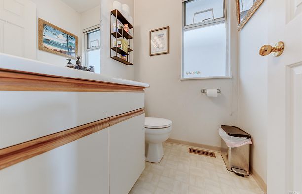 5592 Elizabeth Street Cambie