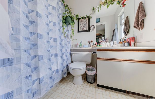5592 Elizabeth Street Cambie
