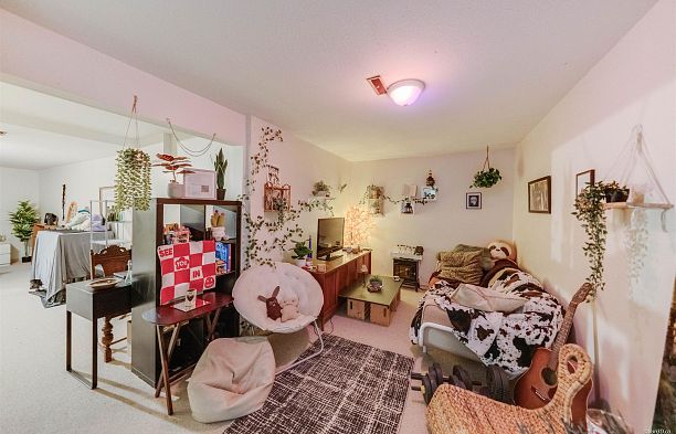 5592 Elizabeth Street Cambie