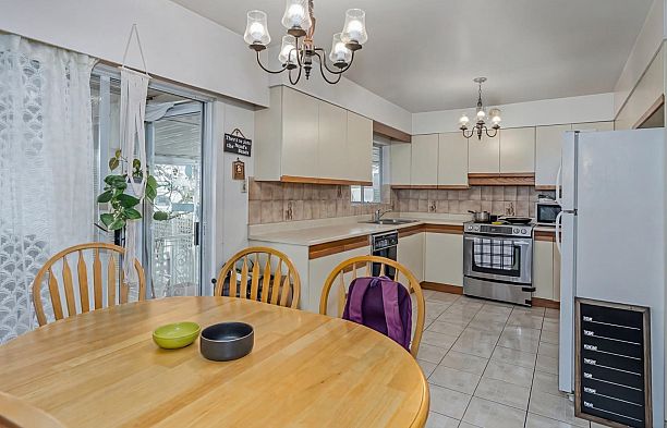 5433 Ash Street Cambie