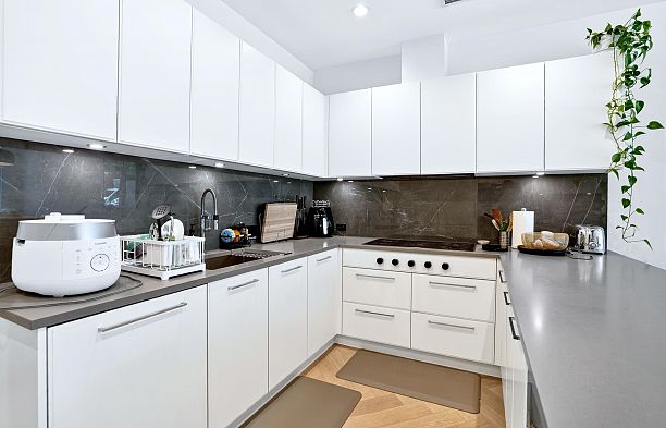 518 W 30th Avenue Cambie