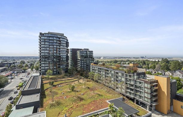 905 8415 Granville Street S.W. Marine