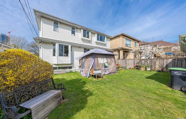 5592 Elizabeth Street Cambie