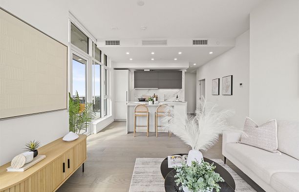 905 8415 Granville Street S.W. Marine