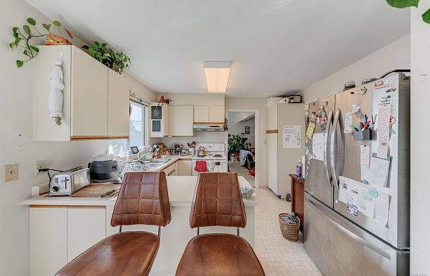 5592 Elizabeth Street Cambie