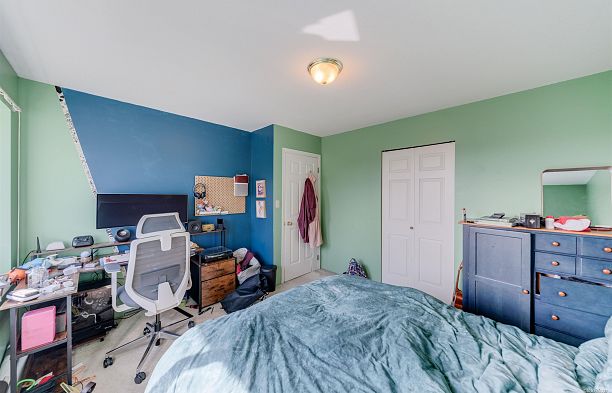 5592 Elizabeth Street Cambie