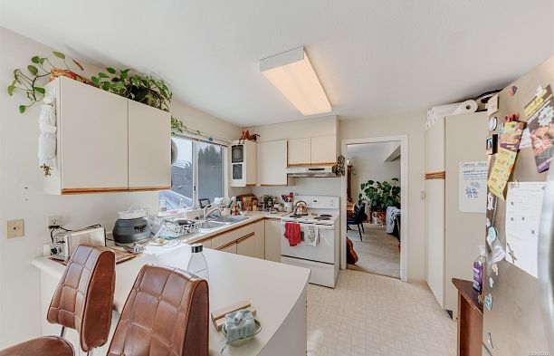5592 Elizabeth Street Cambie