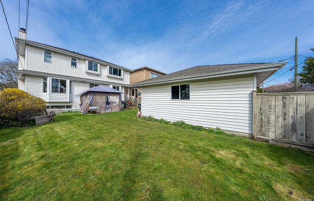 5592 Elizabeth Street Cambie