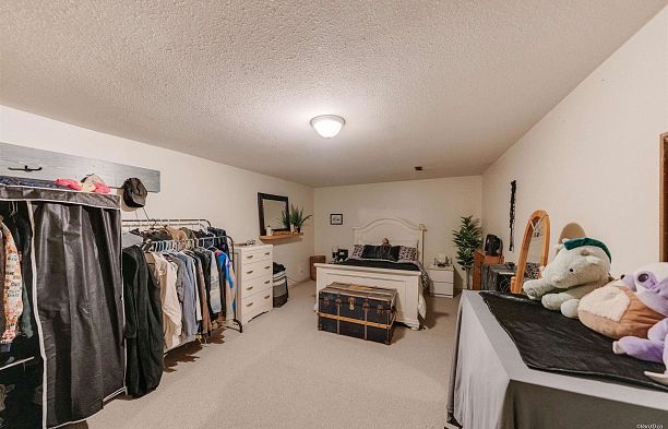 5592 Elizabeth Street Cambie