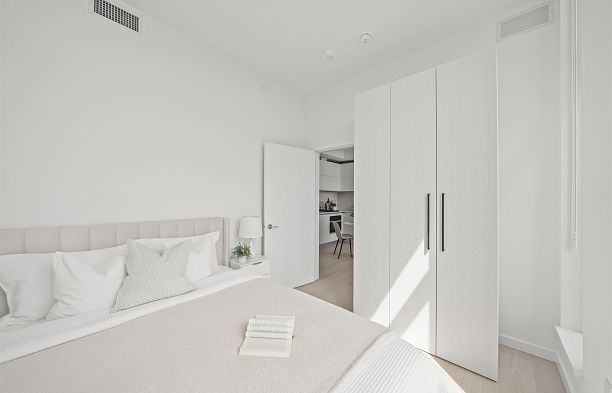 904 8415 Granville Street S.W. Marine