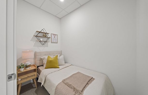 905 8415 Granville Street S.W. Marine