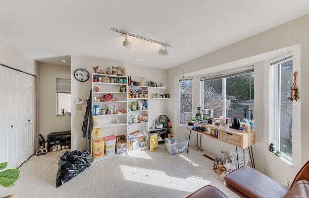 5592 Elizabeth Street Cambie