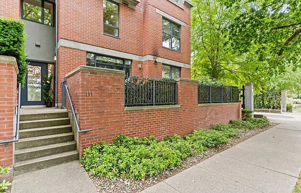 111 2688 Vine Street Kitsilano