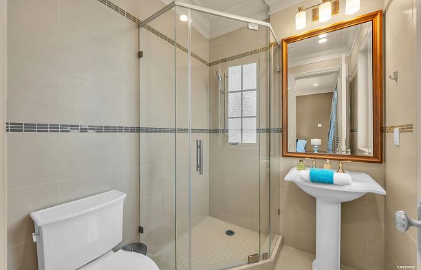 6963 Fremlin Street South Cambie