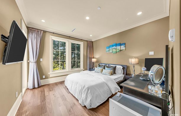 6963 Fremlin Street South Cambie