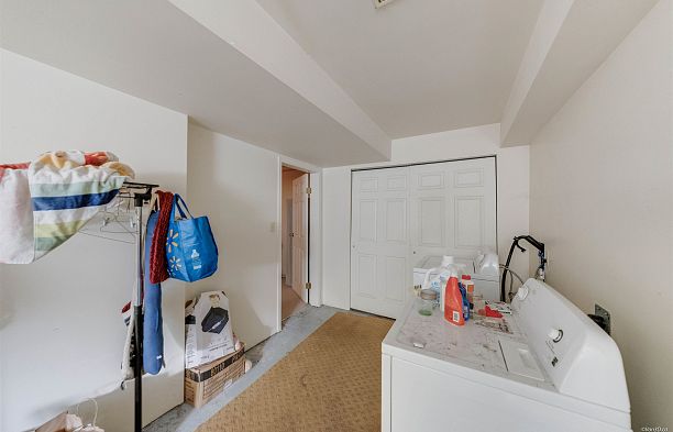5592 Elizabeth Street Cambie