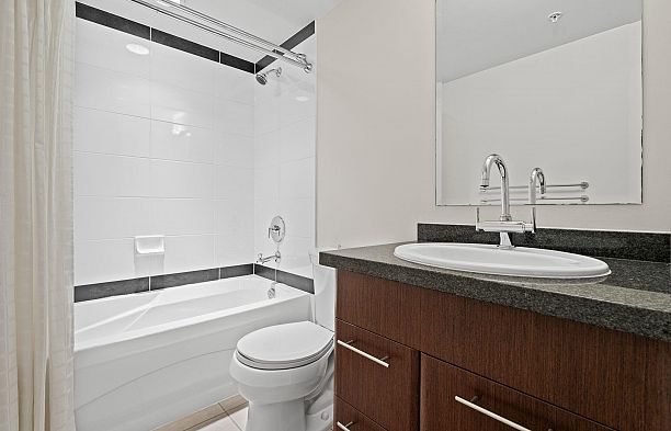 1648 W 7th Avenue Fairview VW