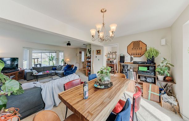 5592 Elizabeth Street Cambie