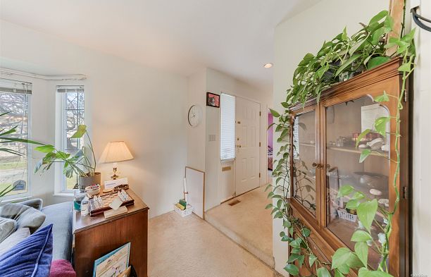 5592 Elizabeth Street Cambie