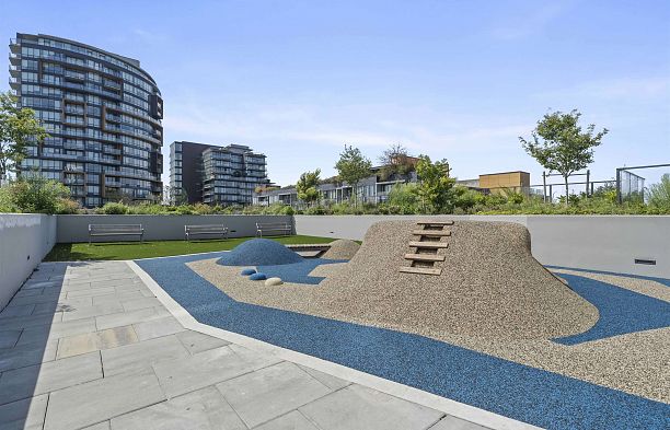905 8415 Granville Street S.W. Marine