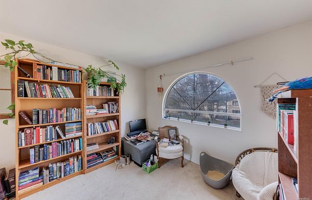 5592 Elizabeth Street Cambie