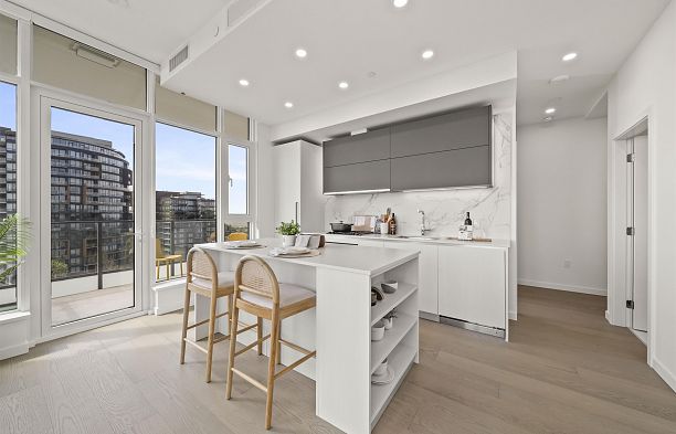 905 8415 Granville Street S.W. Marine