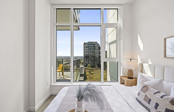 905 8415 Granville Street S.W. Marine