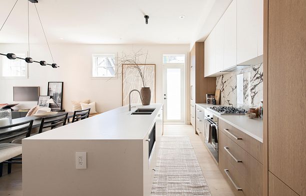 2 2119 W 18th Avenue Arbutus