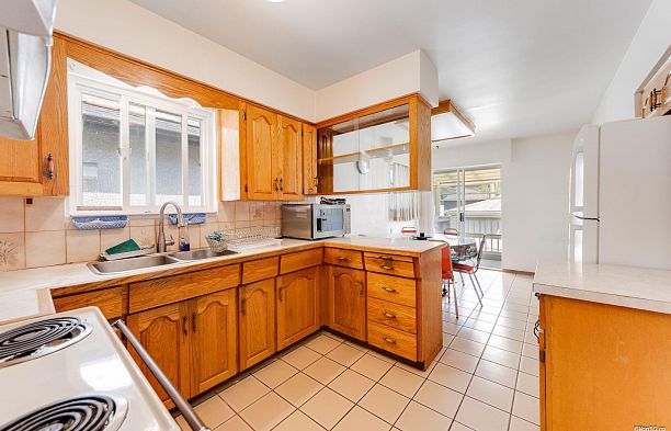 25 E 47th Avenue Main