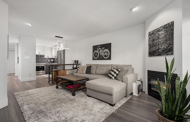 203 825 W 15th Avenue Fairview VW