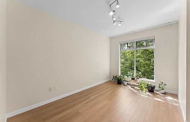 410 3727 W 10th Avenue Point Grey