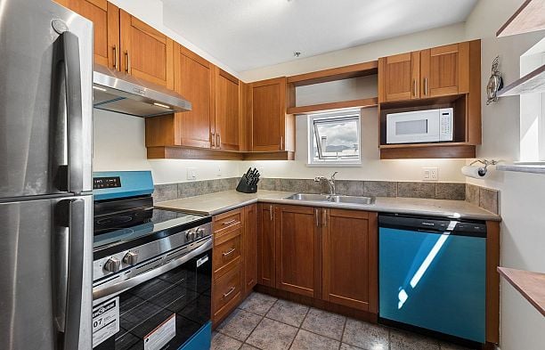 410 3727 W 10th Avenue Point Grey