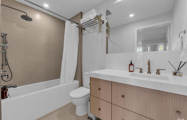 101 5007 Ash Street Cambie