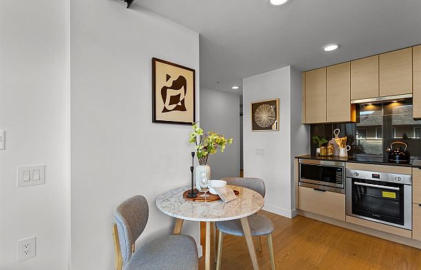 307 8120 Oak Street Marpole