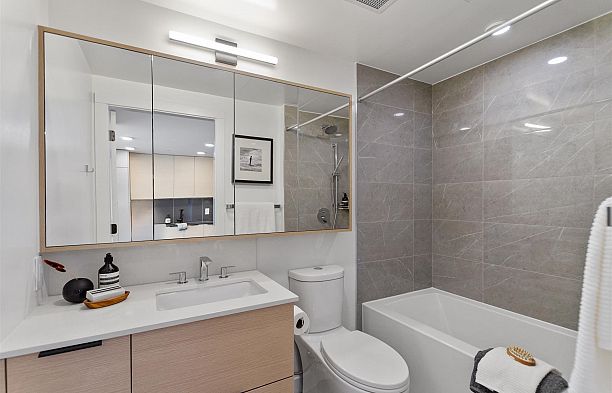 307 8120 Oak Street Marpole