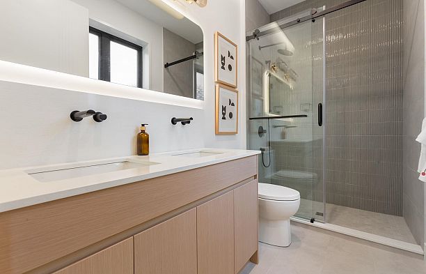 2 448 W 20th Avenue Cambie