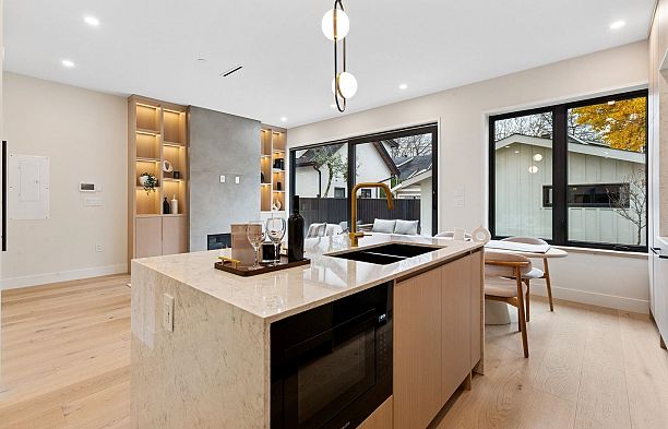 2 448 W 20th Avenue Cambie