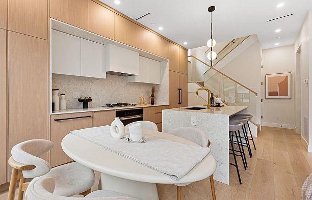 2 448 W 20th Avenue Cambie