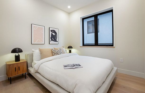 2 448 W 20th Avenue Cambie